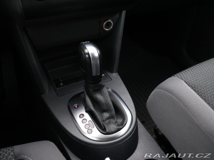 Volkswagen Touran 1,6 TDI 77kW DSG Comfortl 2011