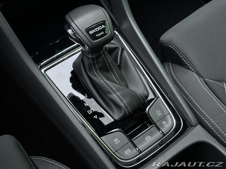 Škoda Karoq 2.0TSi DSG 4x4 Sportline 2026