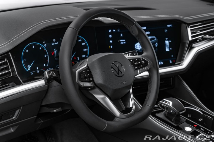 Volkswagen Touareg V6 3,0TDI Vzduch LED Tažn 2024