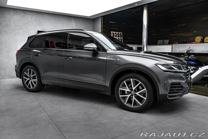 Volkswagen Touareg V6 3,0TDI Vzduch LED Tažn 2024