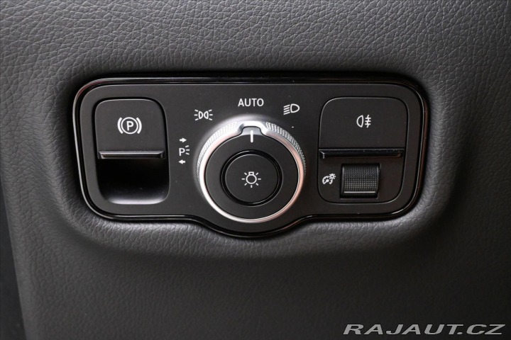 Mercedes-Benz V 2,0 300D 174kW XL Avantga 2025