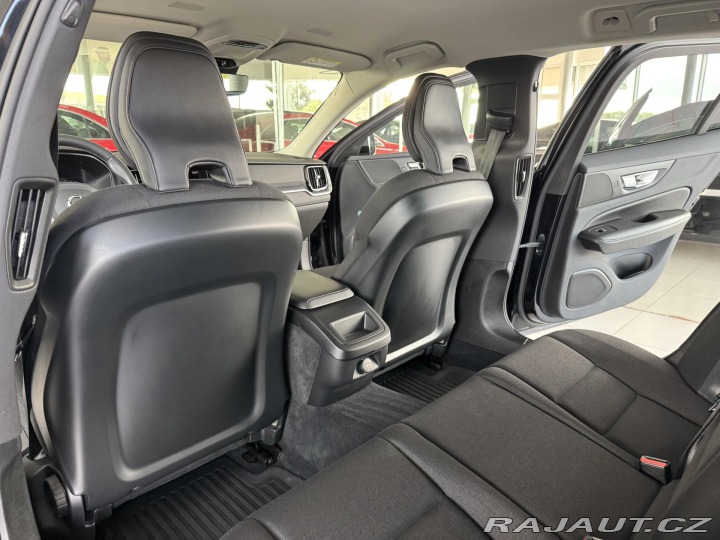 Volvo V60 B4 AUT*145kW*KeyLess*Tažn 2022