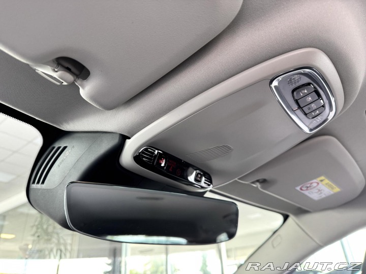 Volvo V60 B4 AUT*145kW*KeyLess*Tažn 2022