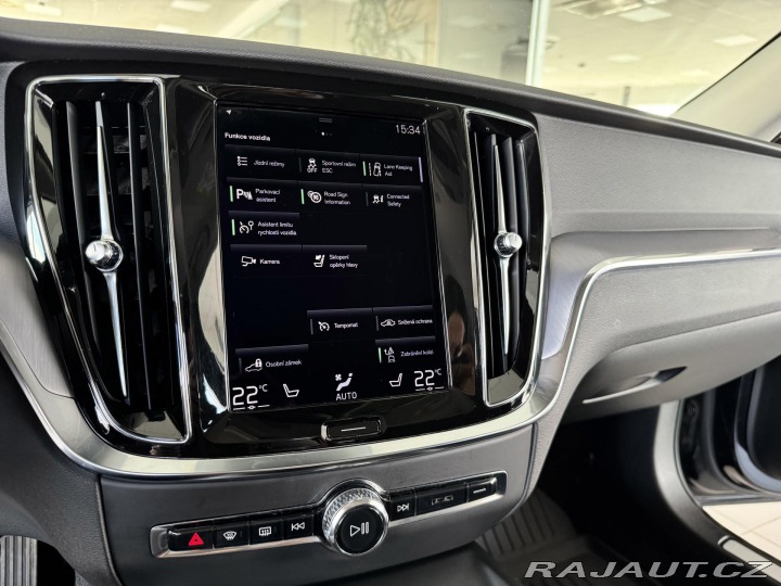 Volvo V60 B4 AUT*145kW*KeyLess*Tažn 2022