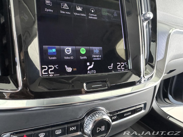 Volvo V60 B4 AUT*145kW*KeyLess*Tažn 2022