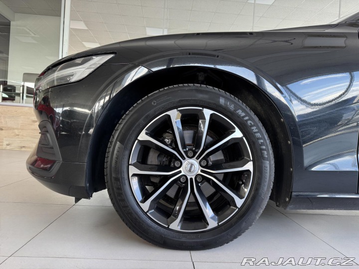 Volvo V60 B4 AUT*145kW*KeyLess*Tažn 2022