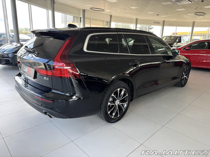 Volvo V60 B4 AUT*145kW*KeyLess*Tažn 2022