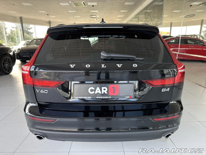Volvo V60 B4 AUT*145kW*KeyLess*Tažn 2022