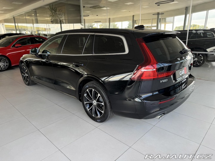 Volvo V60 B4 AUT*145kW*KeyLess*Tažn 2022