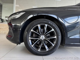 Volvo V60 B4 AUT*145kW*KeyLess*Tažn 2022