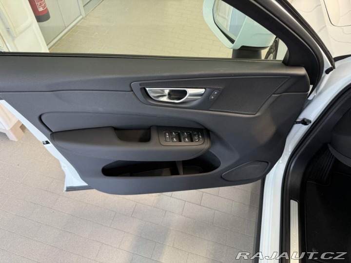 Volvo XC60 B5 2.0L 250+14 HPAT8 AWD 2026