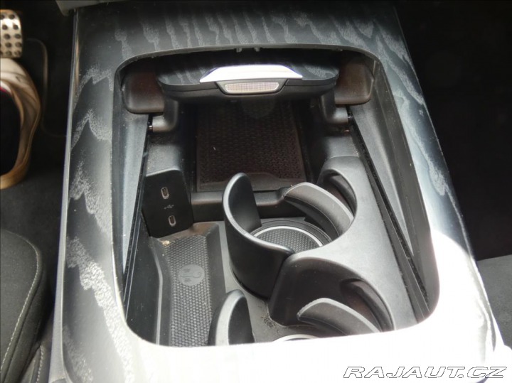 Mercedes-Benz E 2,0 300de 4M,1Maj, ČR, DP 2025