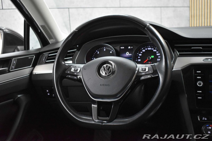 Volkswagen Passat 2.0 TDI 110*DSG*KAMERY360 2019