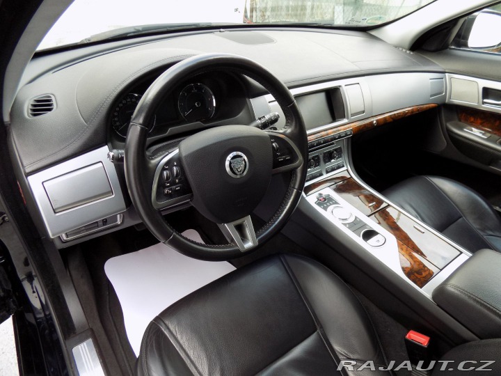Jaguar XF 2.2d/Bi-xenon/AT/NAVI/ 2013