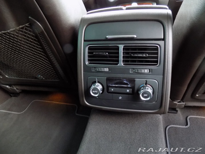 Volkswagen Touareg 3.0TDI/4x4/Chl.sedačky/LE 2010