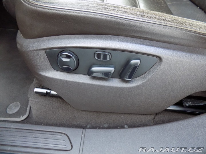 Volkswagen Touareg 3.0TDI/4x4/Chl.sedačky/LE 2010