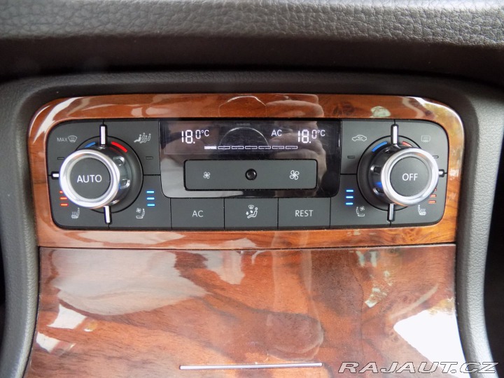 Volkswagen Touareg 3.0TDI/4x4/Chl.sedačky/LE 2010