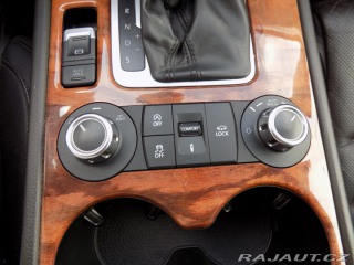 Volkswagen Touareg 3.0TDI/4x4/Chl.sedačky/LE 2010