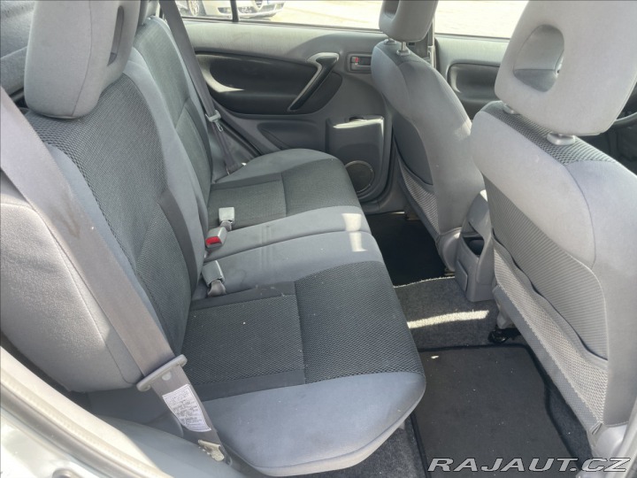 Toyota RAV4 2,0 D-4D 85kw Klima 4x4 p 2003