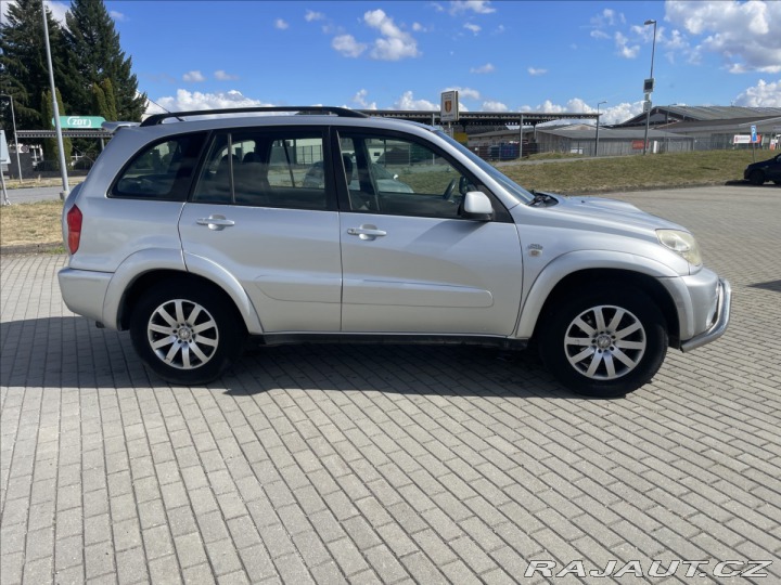 Toyota RAV4 2,0 D-4D 85kw Klima 4x4 p 2003