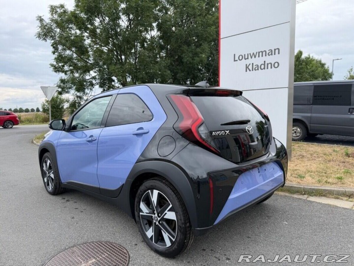 Toyota Aygo 1.5HEV Style Smart 1800