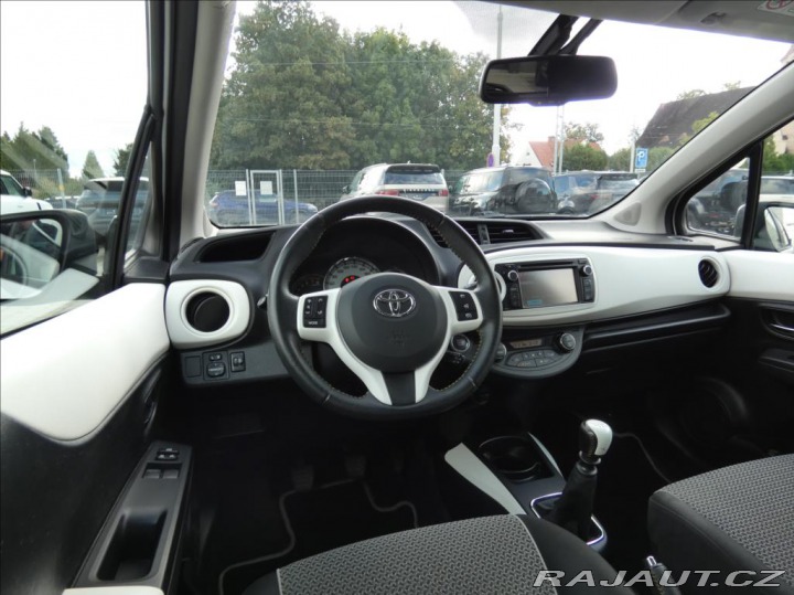Toyota Yaris 1,3 1.33 VVT-i Trend,ČR,k 2013