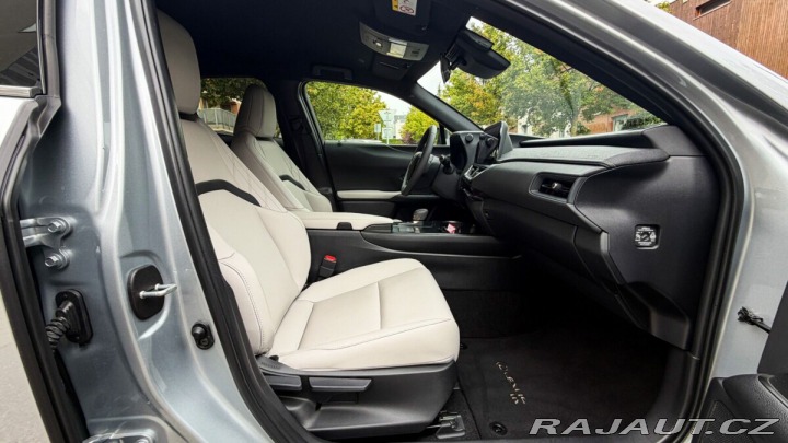Lexus Ostatní modely UX 300h 300H 2,0 HEV F SPORT DESI 2025
