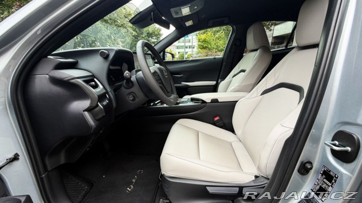 Lexus Ostatní modely UX 300h 300H 2,0 HEV F SPORT DESI 2025