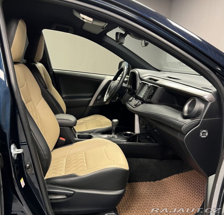 Toyota RAV4 SELECTION 4x4 e-CVT 2017