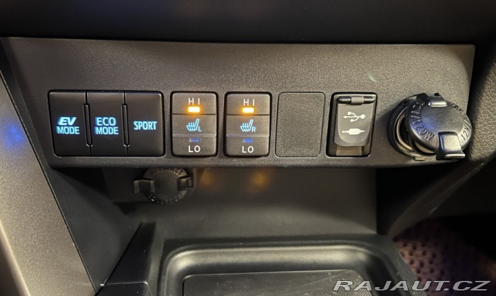 Toyota RAV4 SELECTION 4x4 e-CVT 2017