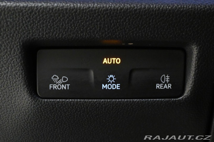 Volkswagen Passat 2,0 TDI 110 kW DSG Busine 2024