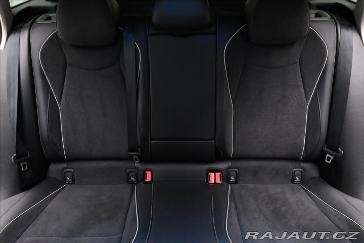Volkswagen Passat 2,0 TDI 110 kW DSG Busine 2024