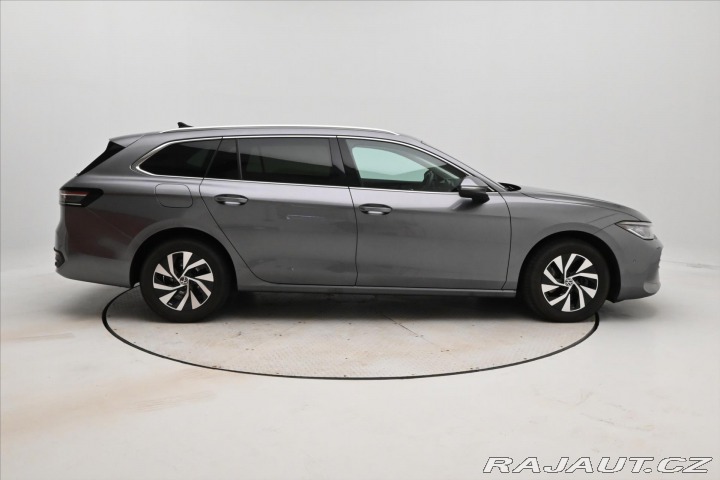 Volkswagen Passat 2,0 TDI 110 kW DSG Busine 2024