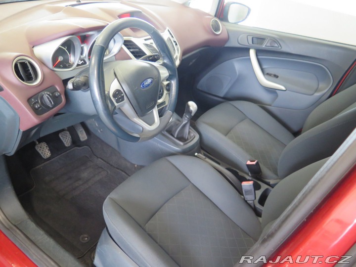 Ford Fiesta 1.4i,klima,výhřev,GHIA,se 2009
