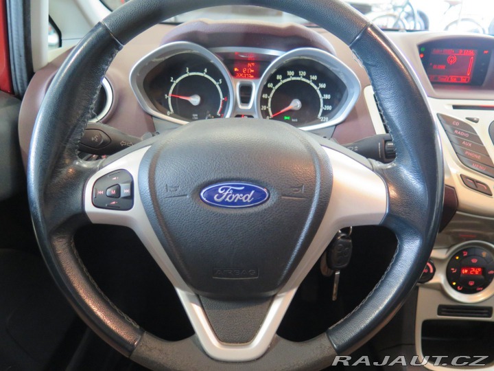 Ford Fiesta 1.4i,klima,výhřev,GHIA,se 2009