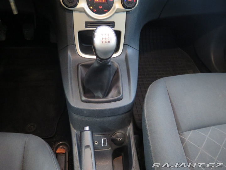 Ford Fiesta 1.4i,klima,výhřev,GHIA,se 2009