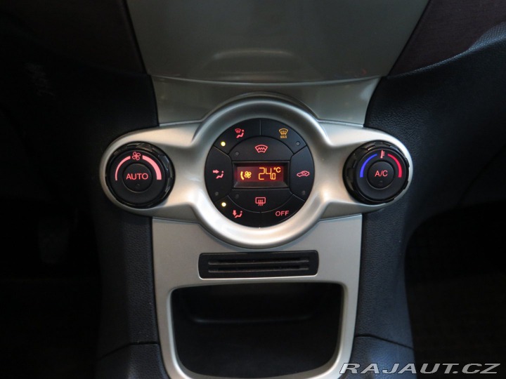 Ford Fiesta 1.4i,klima,výhřev,GHIA,se 2009
