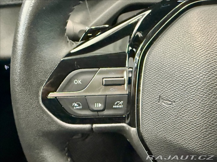 Peugeot 308 1,2 i ALLURE 1.MAJITEL 2023