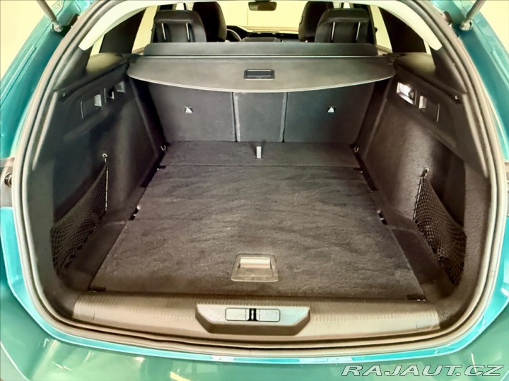 Peugeot 308 1,2 i ALLURE 1.MAJITEL 2023
