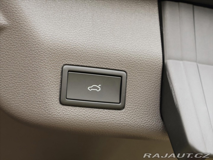 Volkswagen Multivan 2,0 TDI DSG Long Style 7- 2026