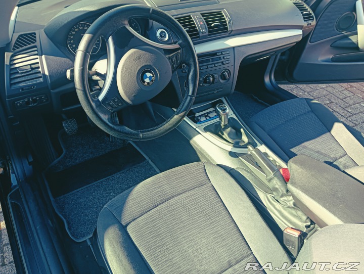 BMW 1 118i Hatchback 2010