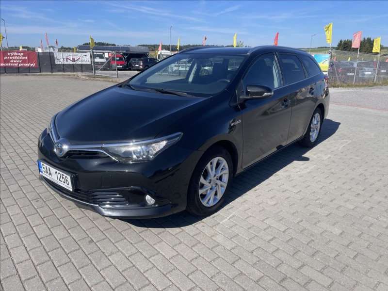 Toyota Auris 1,8 E-CVT Hybrid CZauto 1