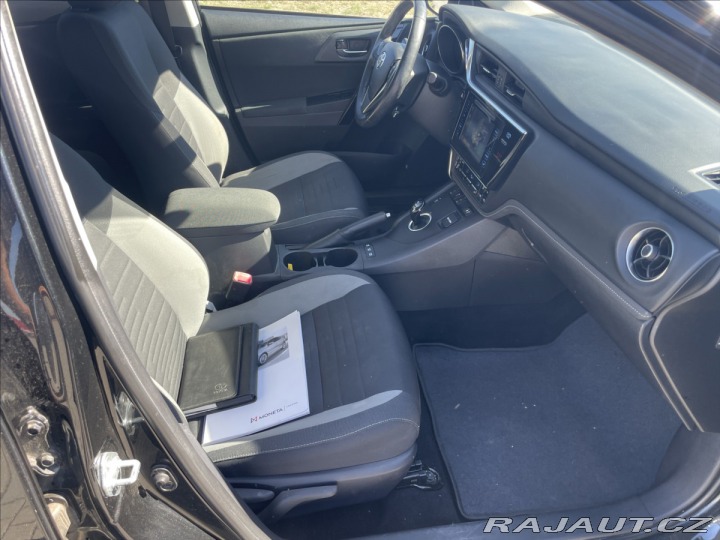Toyota Auris 1,8 E-CVT Hybrid CZauto 1 2015