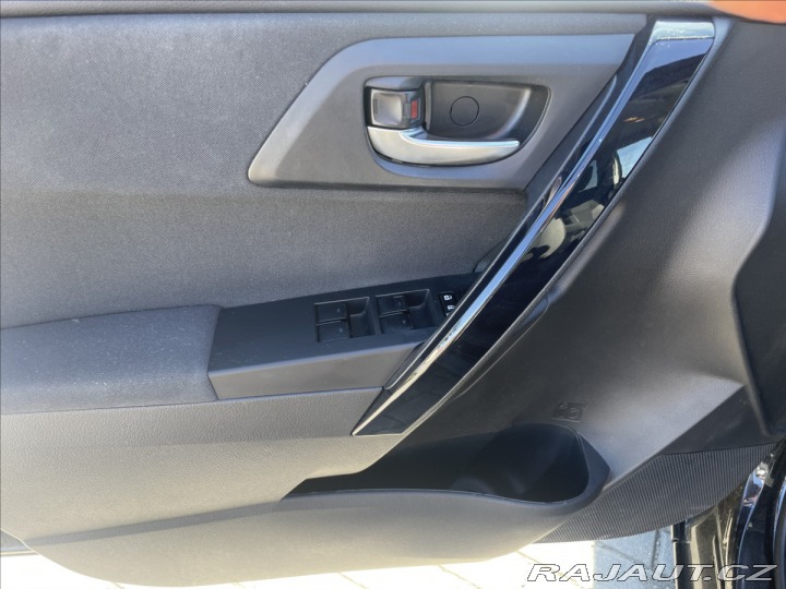 Toyota Auris 1,8 E-CVT Hybrid CZauto 1 2015
