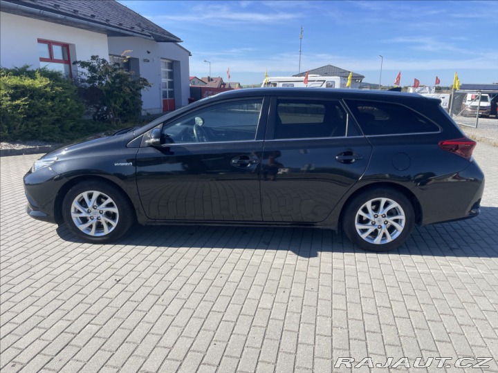 Toyota Auris 1,8 E-CVT Hybrid CZauto 1 2015