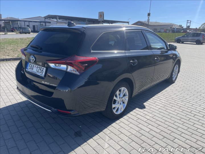 Toyota Auris 1,8 E-CVT Hybrid CZauto 1 2015