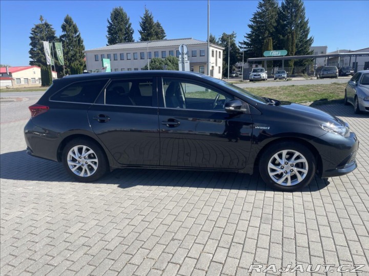 Toyota Auris 1,8 E-CVT Hybrid CZauto 1 2015