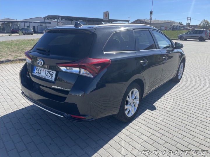 Toyota Auris 1,8 E-CVT Hybrid CZauto 1 2015