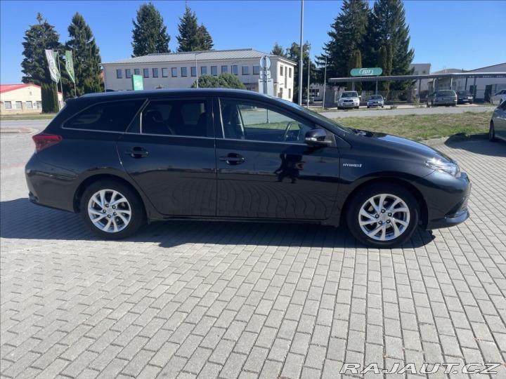 Toyota Auris 1,8 E-CVT Hybrid CZauto 1 2015