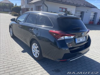 Toyota Auris 1,8 E-CVT Hybrid CZauto 1 2015